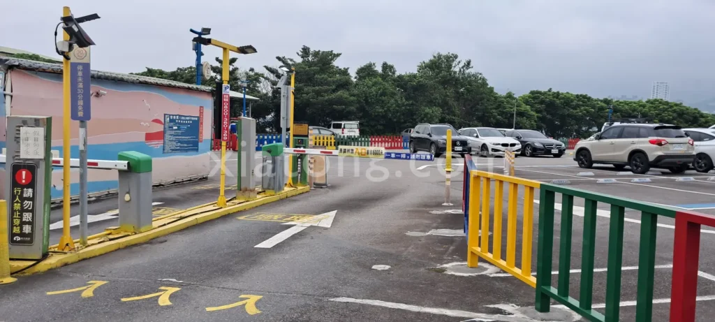 八里老街停車場