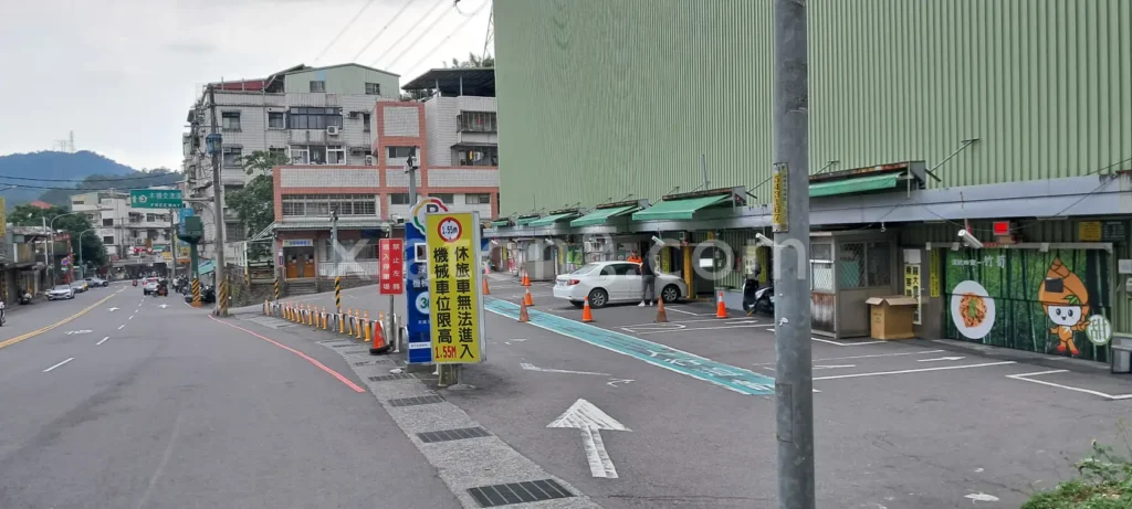 深坑老街停車場