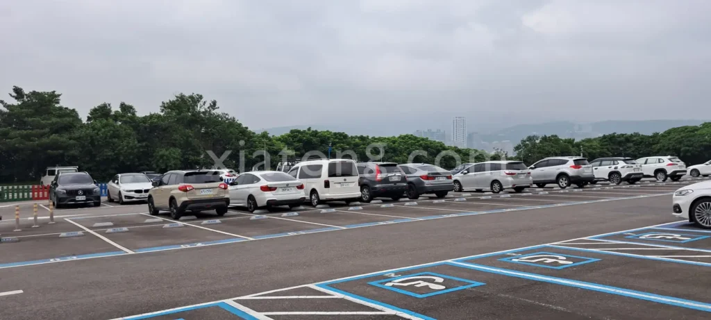 八里老街停車場