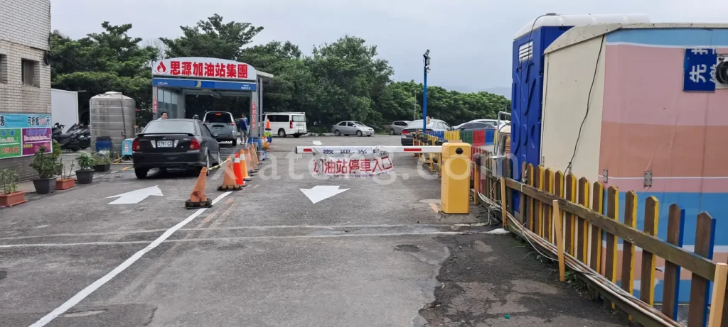 八里老街停車場
