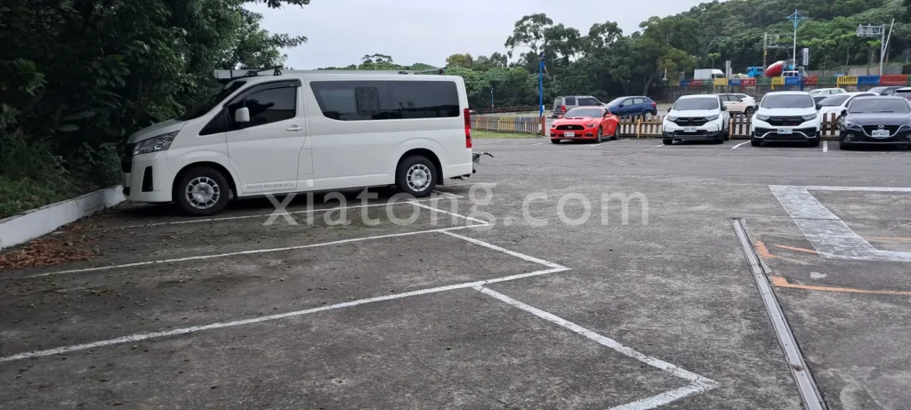 八里老街停車場