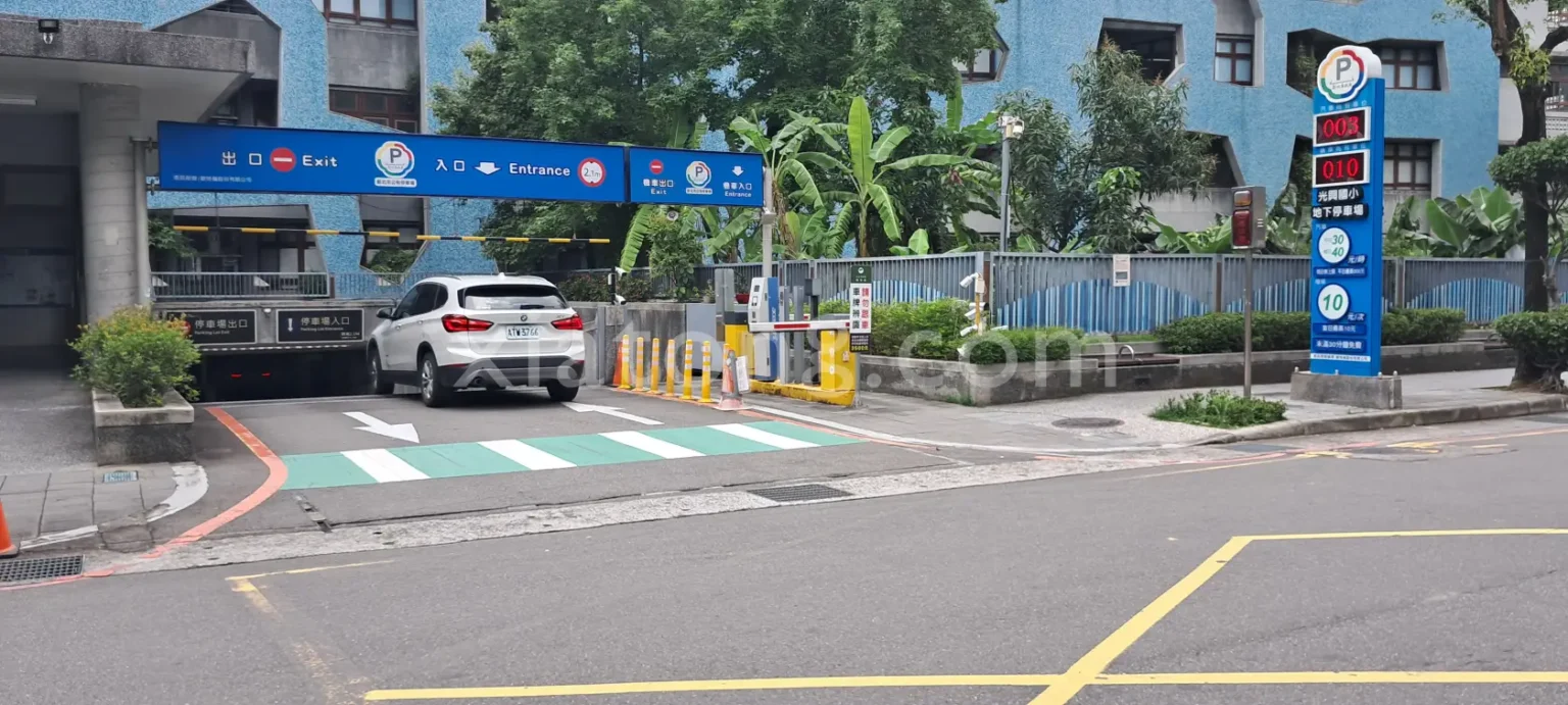 空軍三重一村停車場