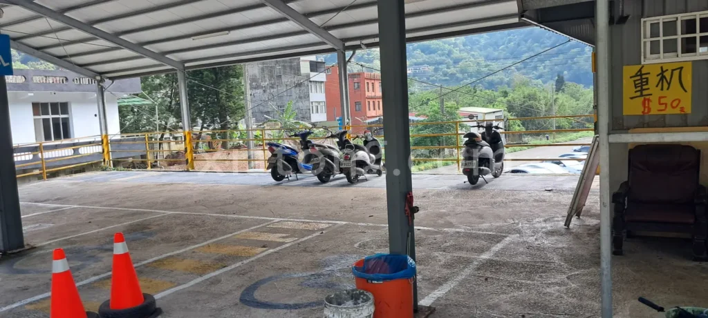 內灣老街停車場
