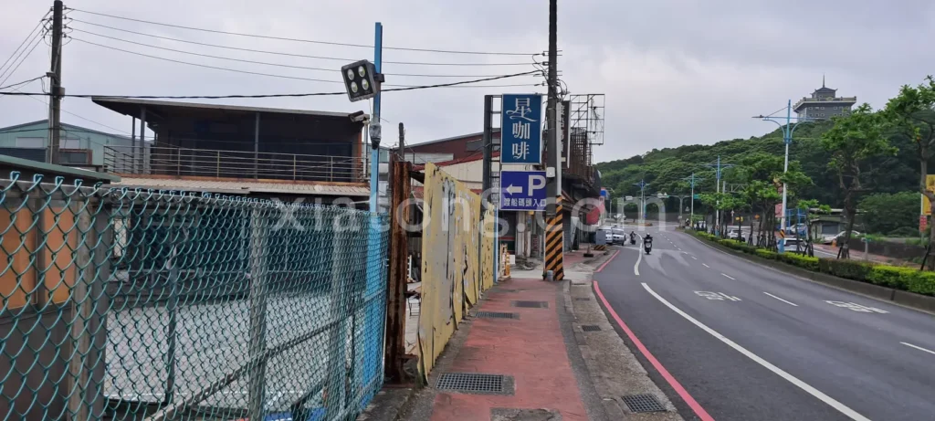 八里老街停車場