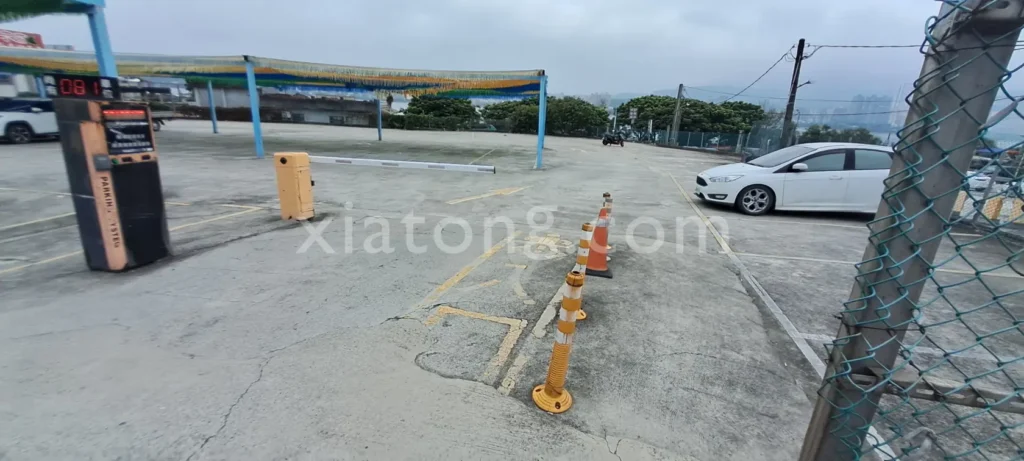 八里老街停車場
