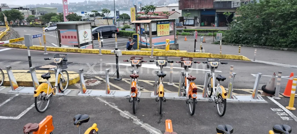 八里老街停車場