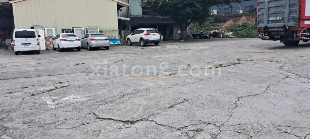 八里老街停車場