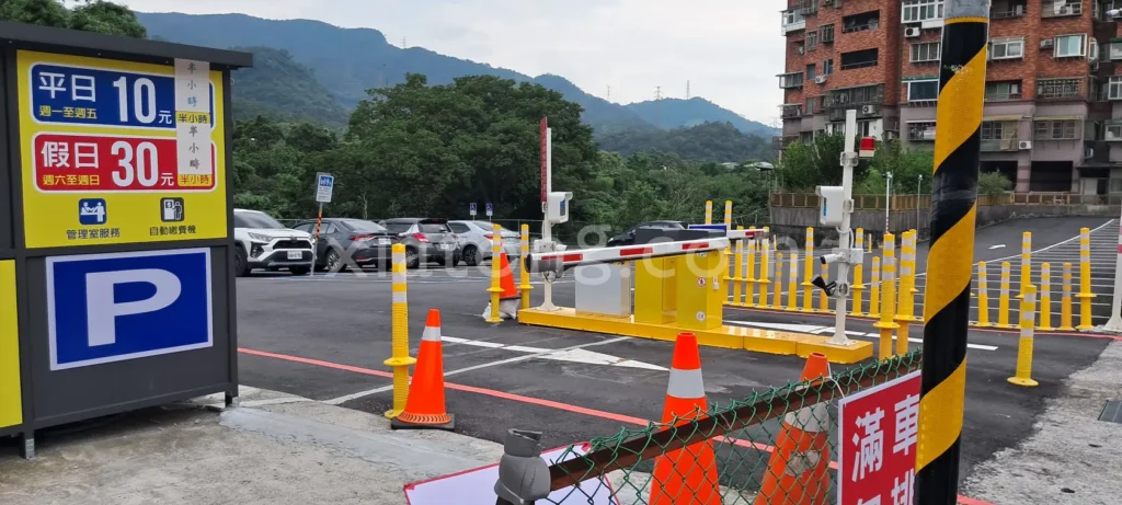 深坑老街停車場