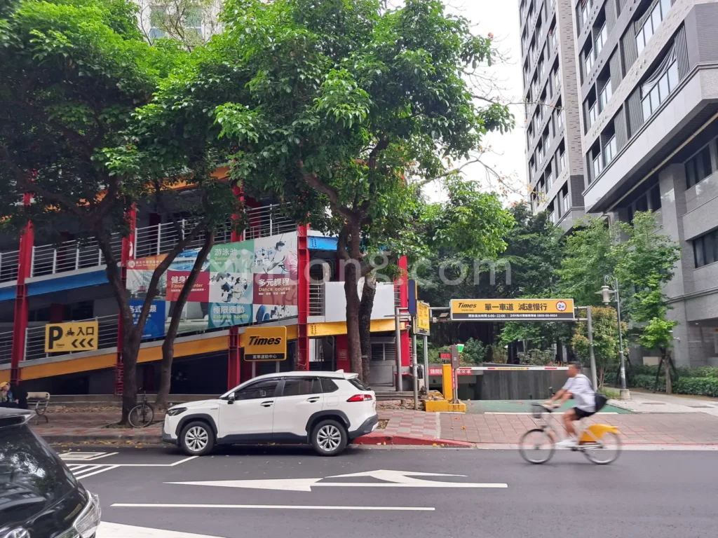 西門町停車場裡的Times 萬華運動中心停車場