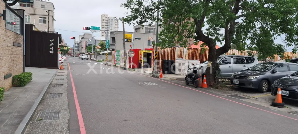 八里左岸停車場裡的CITY PARKING 城市車旅停車場 八里水岸站