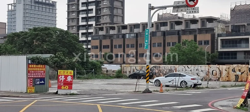 八里左岸停車場裡的風火輪業者停車場