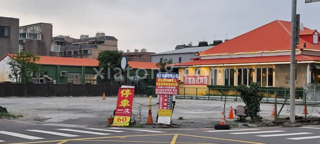 八里左岸停車場裡的風火輪業者停車場
