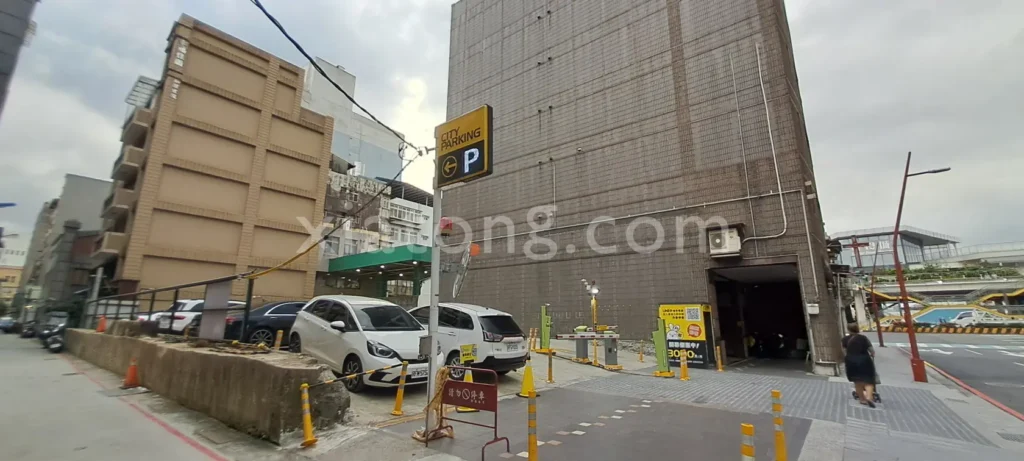 基隆夜市停車場裡的CITY PARKING基隆信四站停車場