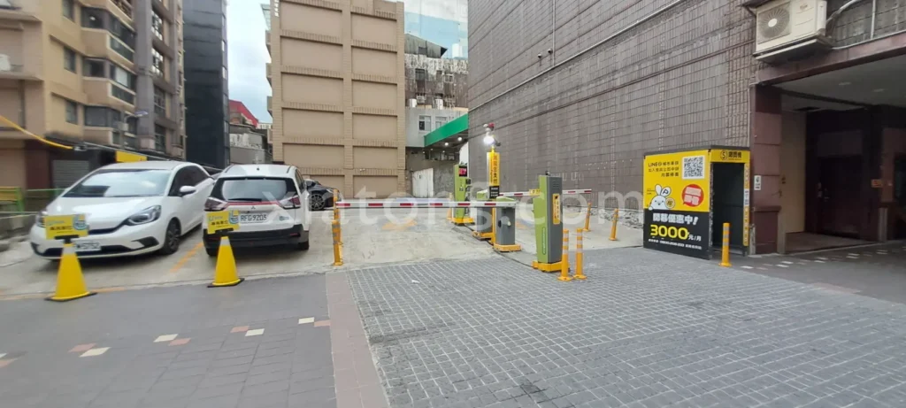 基隆夜市停車場裡的CITY PARKING基隆信四站停車場