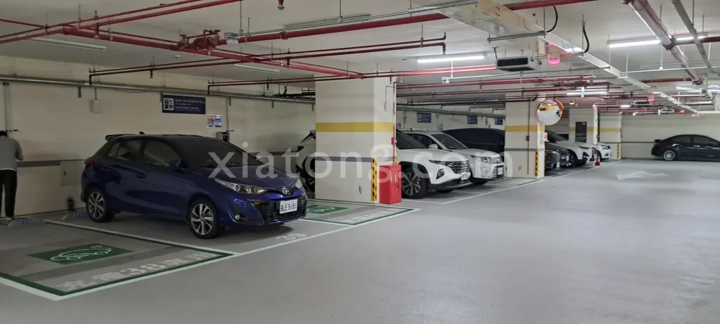 西門町停車場裡的福星社會住宅地下停車場