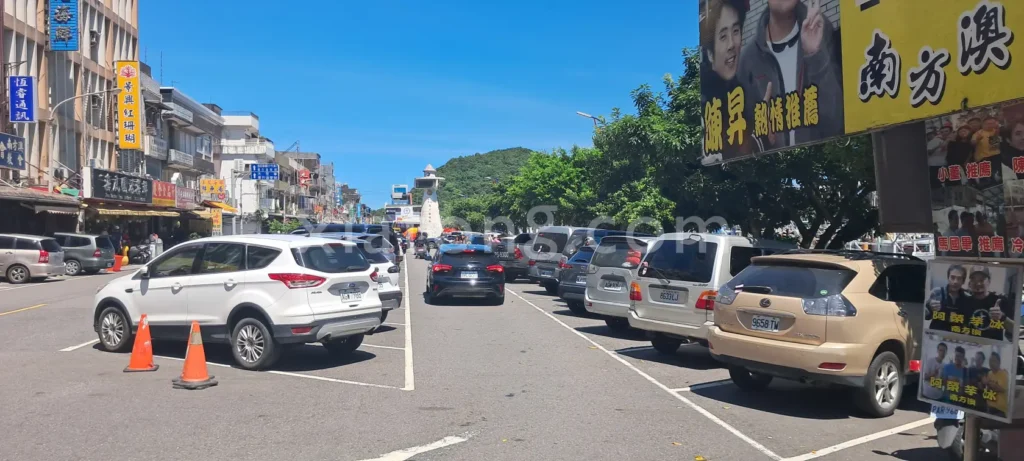 南方澳停車場裡的南方澳漁港南天宮前停車場