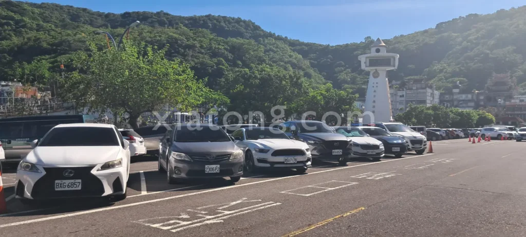 南方澳停車場裡的南方澳漁港南天宮前停車場