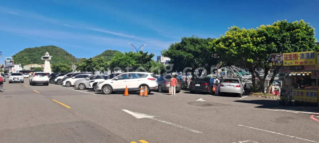 南方澳停車場裡的南方澳漁港南天宮前停車場